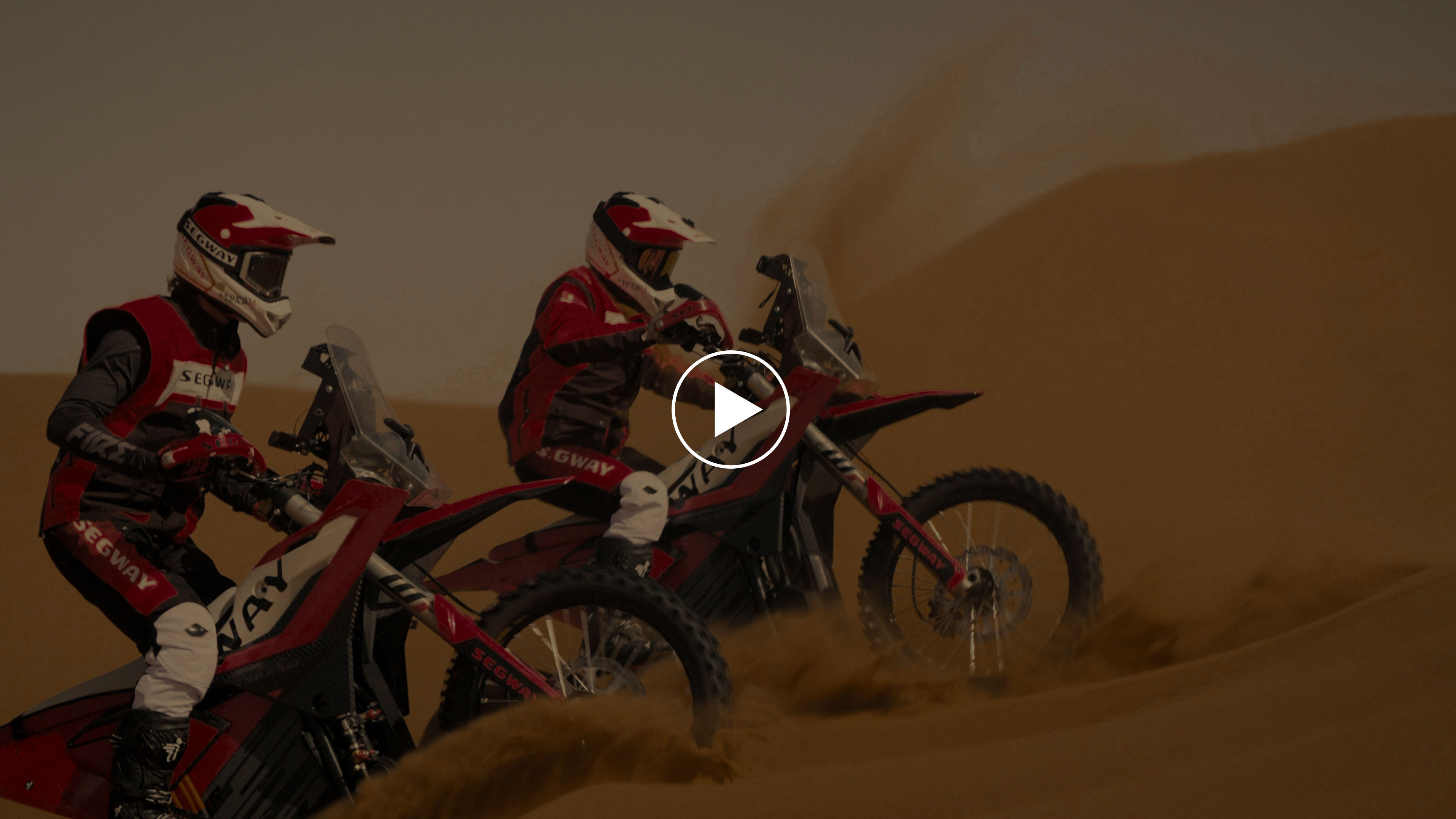 世界上最艰难比赛Segway的高光时刻，感受挑战的氛围。